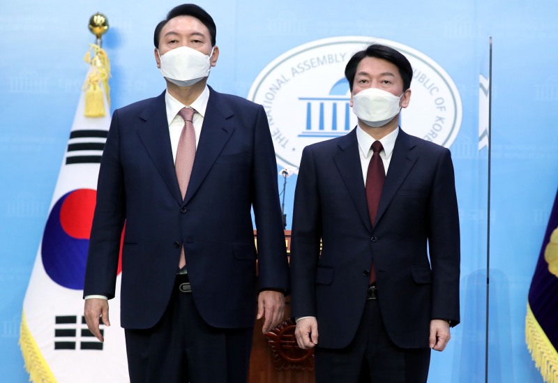윤석열 대통령 당선인과 안철수 대통령직 인수위원장. 사진=연합뉴스