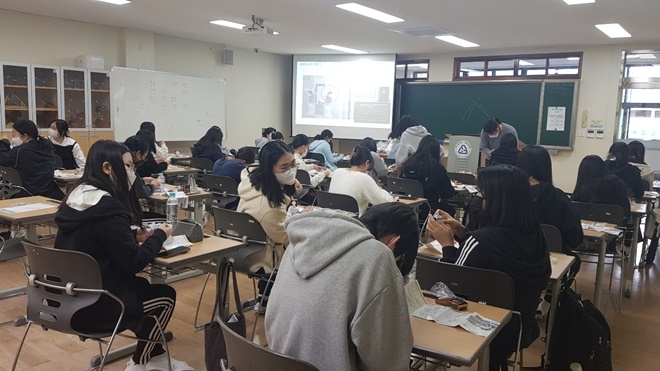 2021년 중ㆍ고등학교 대상‘탄소중립교실’ 운영모습.(사진제공=부산교육청)