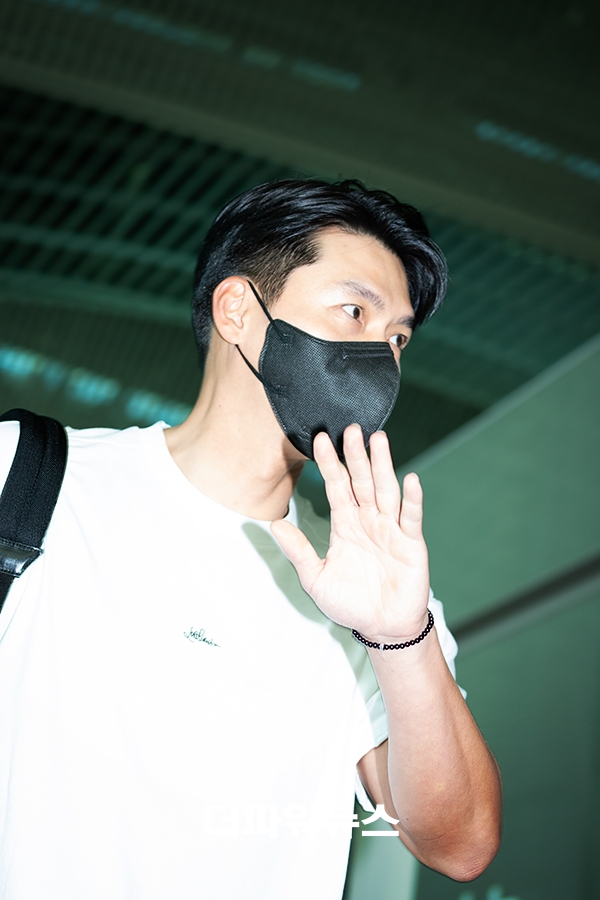 현빈, 인천국제공항 출국