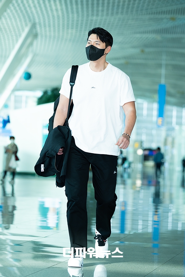 현빈, 인천국제공항 출국