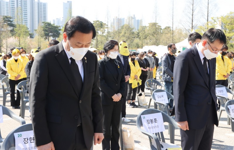 세월호 참사 8주기 기억식에 참석한 장현국 의장