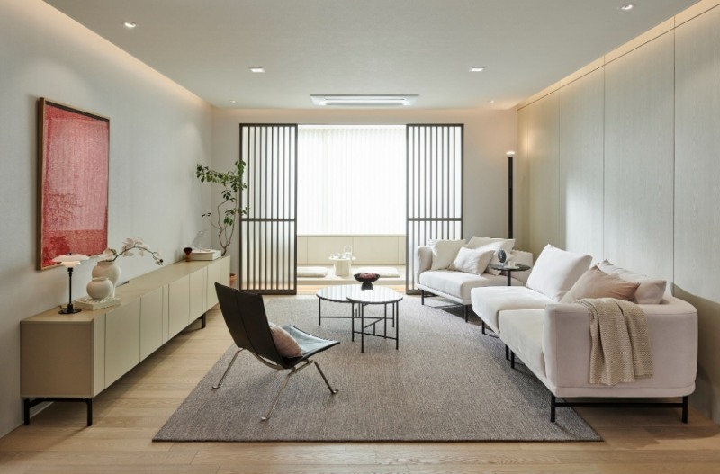 한샘 2022년 봄 트렌드발표 29평형 신규 모델하우스, '리브 라이크 어 포엠' 거실 모습.(사진=한샘)