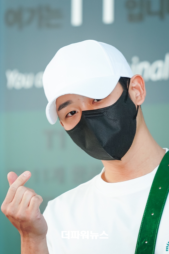 정해인, 인천국제공항 출국