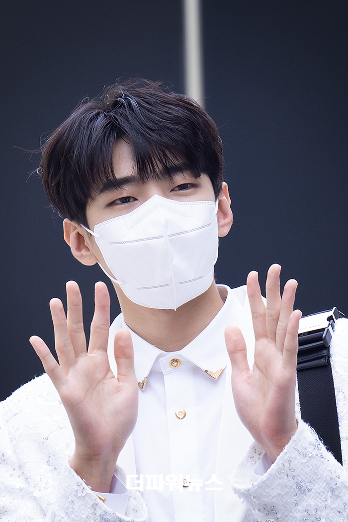 DKZ 재찬, SBS 더쇼 출근길