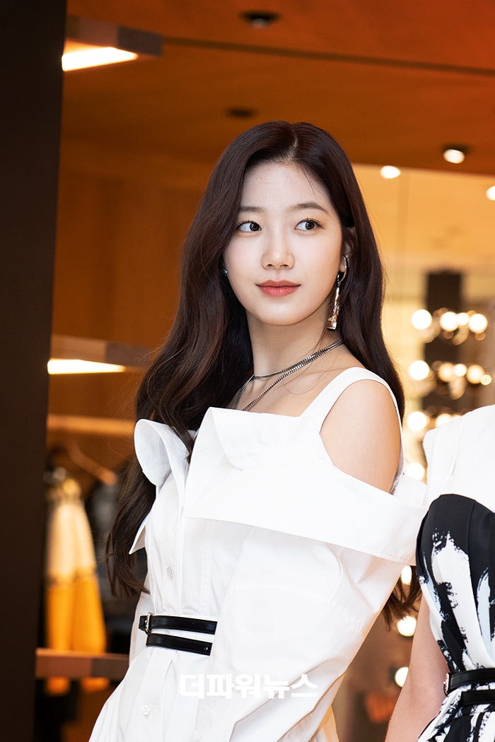 르세라핌 카즈하, 포토월 행사