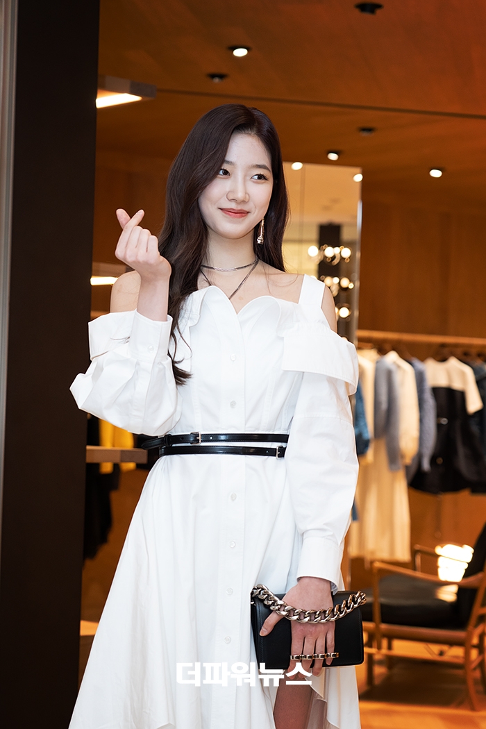 르세라핌 카즈하, 포토월 행사
