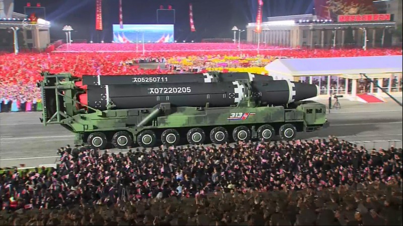 열병식에 등장한 대륙간탄도미사일(ICBM) 화성-15형.(사진=연합뉴스)