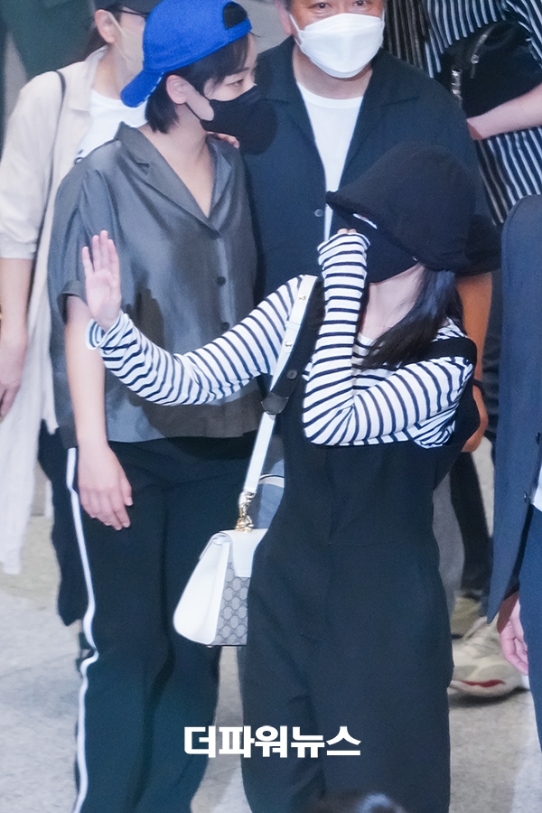 아이유, 인천국제공항 입국