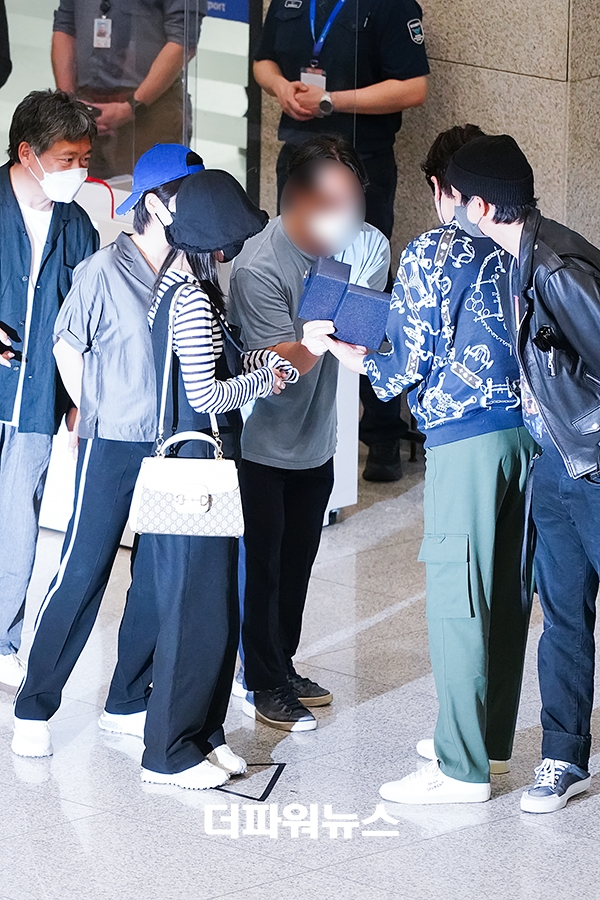아이유, 인천국제공항 입국