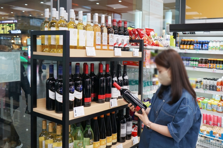 "스토리웨이 편의점, KTX 마일리지로 와인 구매 가능"