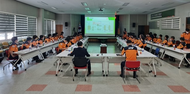 6월 3일 진행된 에쓰오일 공장화재 소방활동 검토회의 모습.(사진제공=울산온산소방서)