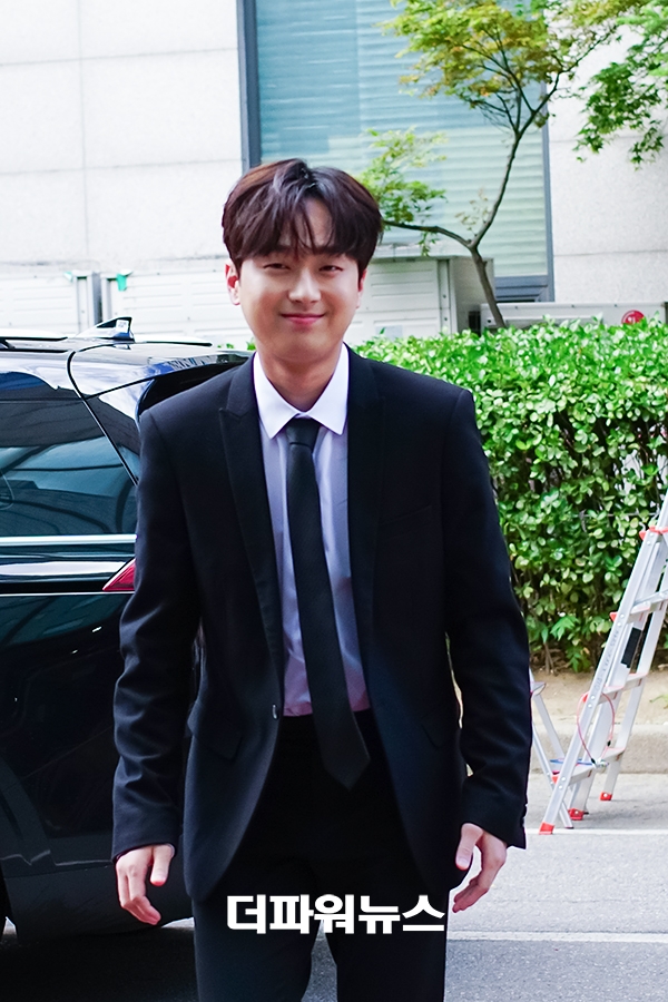 이찬원, KBS 불후의명곡 출근길