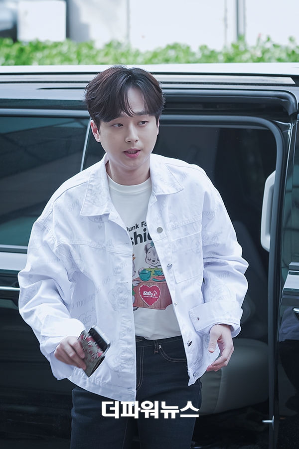 이찬원, KBS 불후의명곡 출근길
