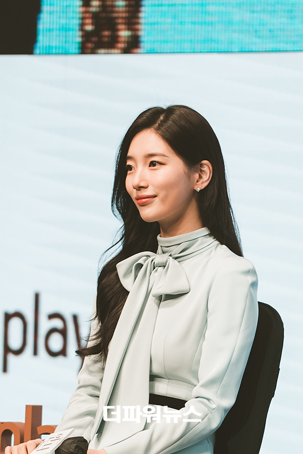 수지, 안나 제작발표회