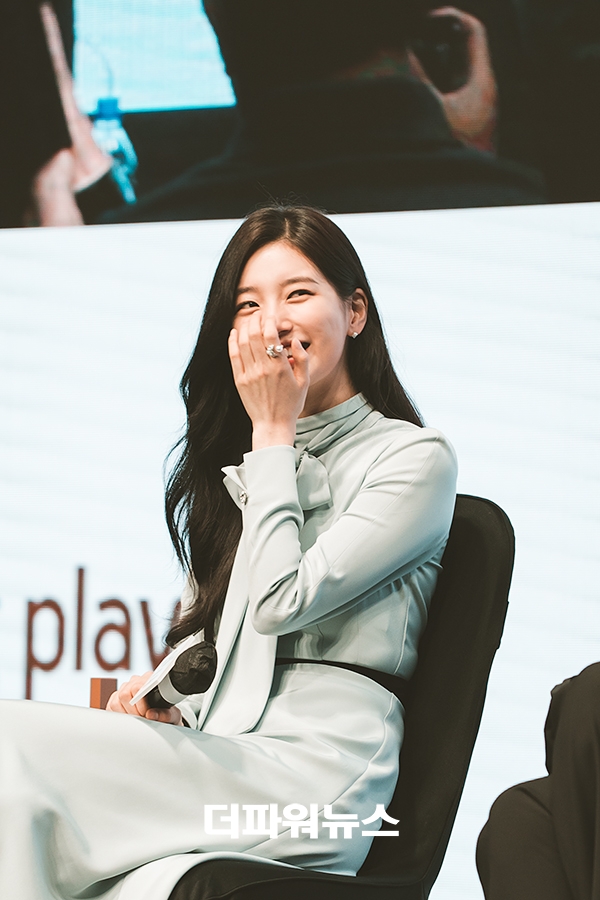 수지, 안나 제작발표회