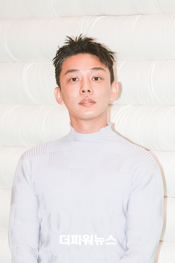 유아인, 팝업스토어 포토월 행사