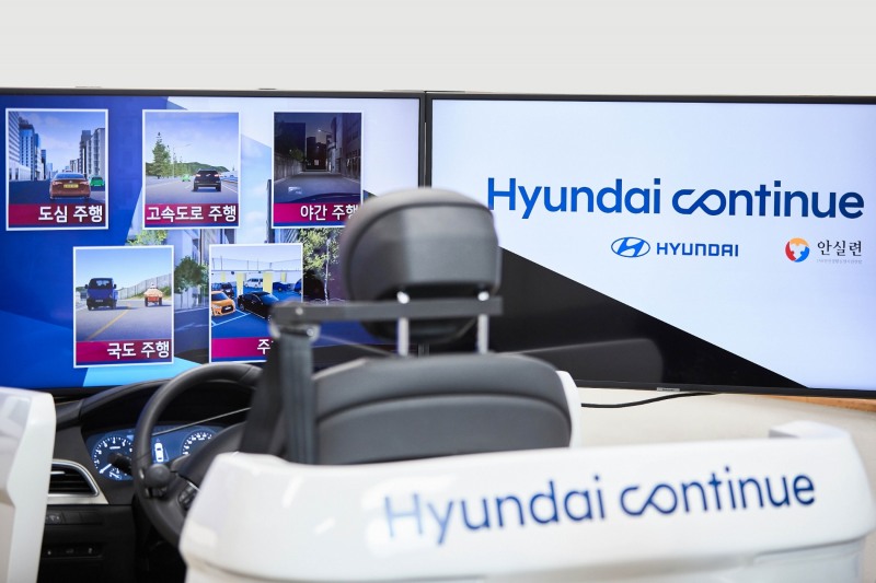 국립재활원 운전 재활 지원 프로그램에 활용되는 ‘가상운전 시뮬레이터’의 모습.(사진=현대자동차)