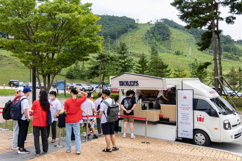 할리스, ‘2022 국제 스페셜 뮤직&아트 페스티벌’에 커피차 후원