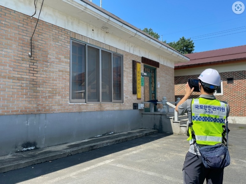 집중호우 피해지역 경로당 안전점검 모습.(사진=국토안전관리원)