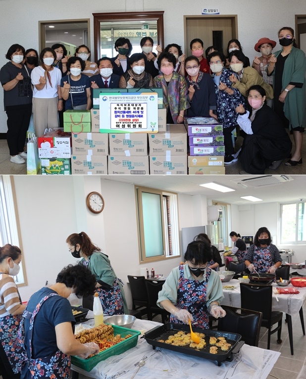 여성위원회 이정화 회장(앞열 좌측에서 다섯 번째) 등 여성위원회 위원들과 부산지부 최규삼 지부장(앞열 좌측에서 네 번째)이 위문물품 전달 후 기념촬영을 하고 있다./ <사진설명 : 여성위원회 위원들이 손수 구매한 식재료로 숙식보호대상자들을 위한 추석명절 음식을 조리하고 있다.(사진제공=한국법무보호복지공단부산지부)