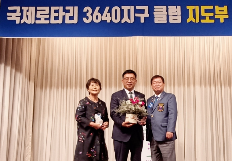 aT 김춘진 사장, K-김치 홍보‧ESG혁신 공로로 감사패 및 대상 수상