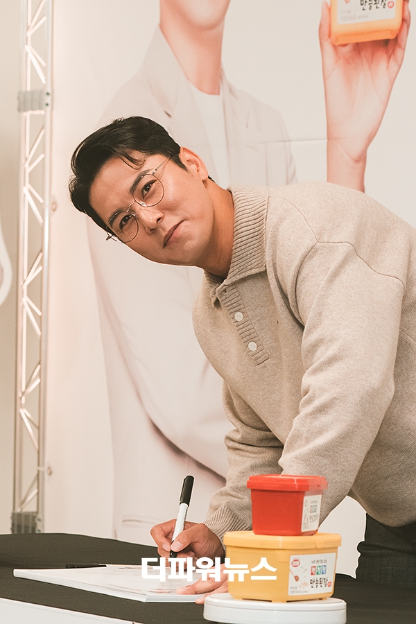 장민호, 팬사인회 현장