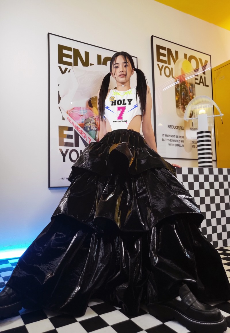 홀리넘버세븐 폐 웨딩드레스 업사이클링 이미지.(사진=홀리넘버세븐)