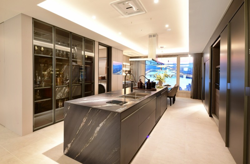 르엘 갤러리 주방 조망창.(사진=롯데건설)
