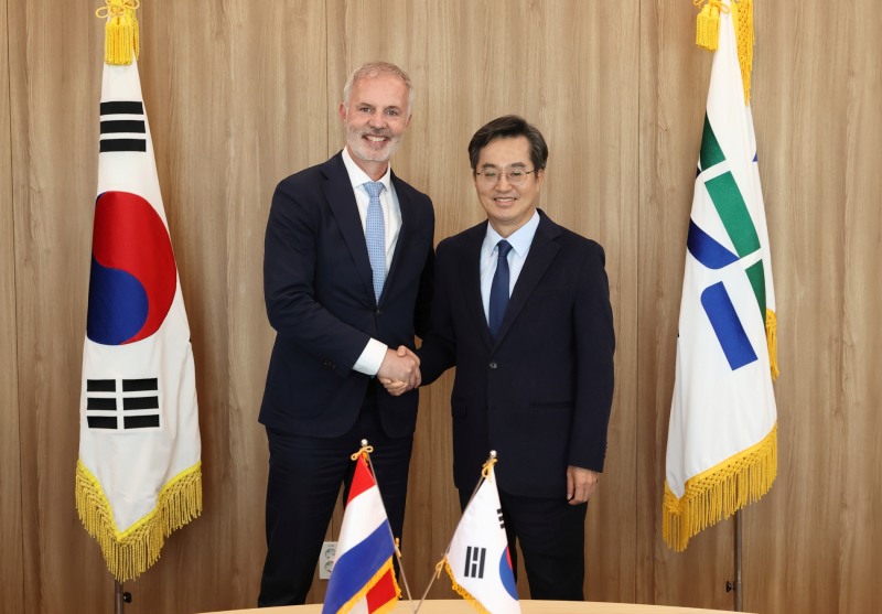 네덜란드 ASMI 본사 CFO 면담