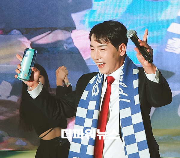 박군, 축하 무대