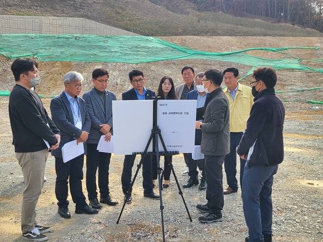 2023년도 본예산 대비 주요사업장 현장점검(일광교육행복타운).(사진제공=부산기장군의회)