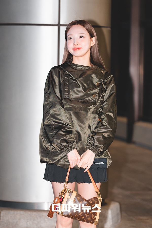 나연, 김포국제공항 출국