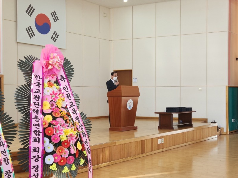 내빈을 소개하고 있는 가용섭 사무총장