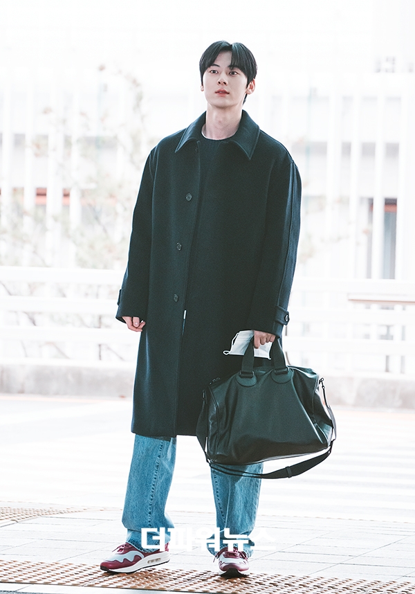 황민현, 인천국제공항 출국