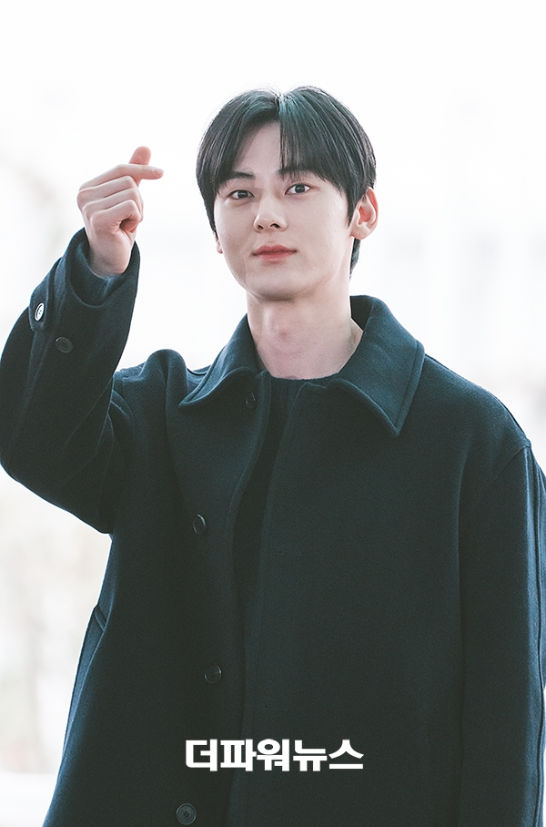 황민현, 인천국제공항 출국