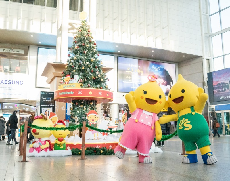 서울역에 마련된 구도일 트리.(사진=에쓰오일)