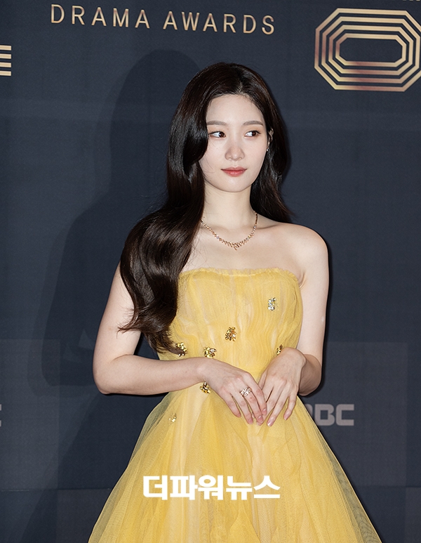 정채연, 2022 MBC 연기대상 레드카펫