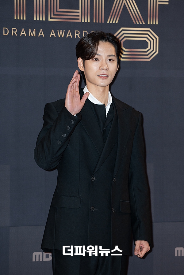 윤지온, 2022 MBC 연기대상 레드카펫