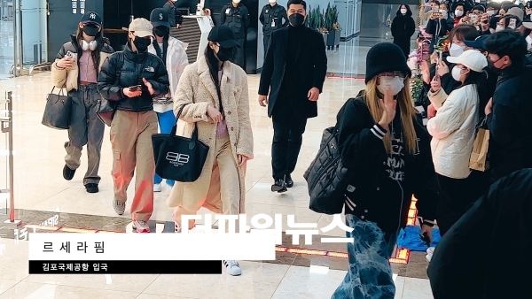 르세라핌, 김포국제공항 입국