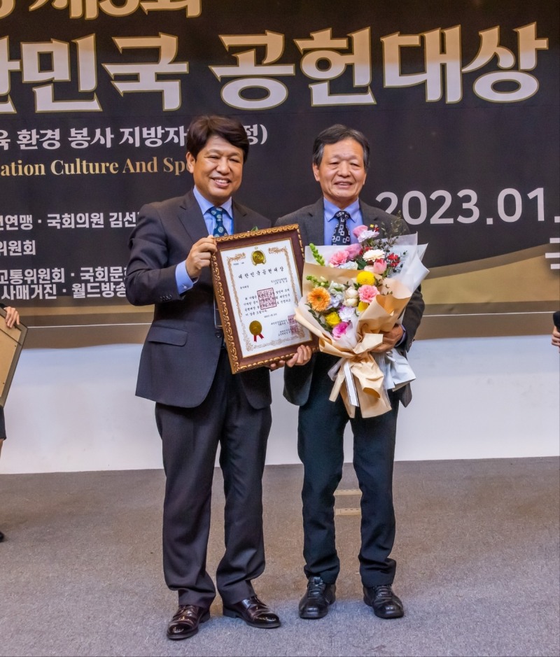 최영호 청소년선도협의회 고문(우측)