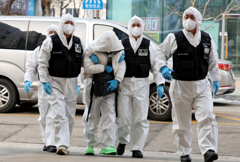 격리 거부하고 도주했다가 검거된 중국인 확진자.(사진=연합뉴스)