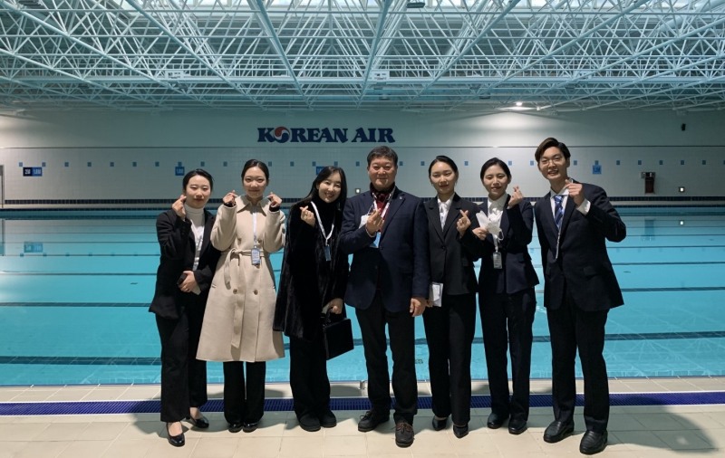사진=경동대 항공서비스학과 대한항공 훈련 기념사진