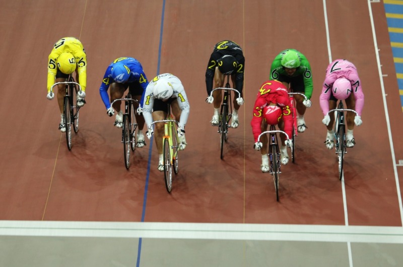 광명스피돔에서 선수들이 결승선을 앞두고 박빙의 승부를 벌이고 있다. (사진=국민체육진흥공단)