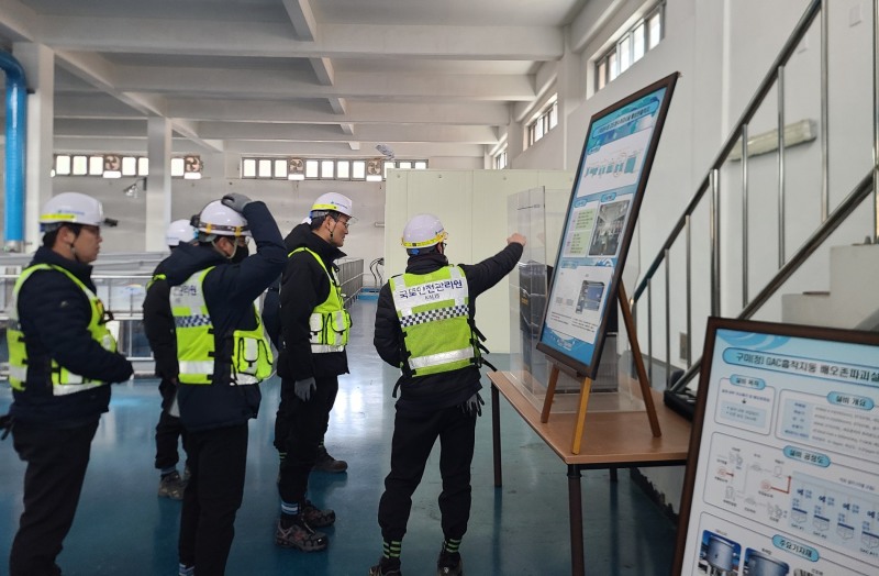 김일환 원장이 구미권 광역상수도 정밀안전진단 현장 방문 전경.(사진=국토안전관리원)