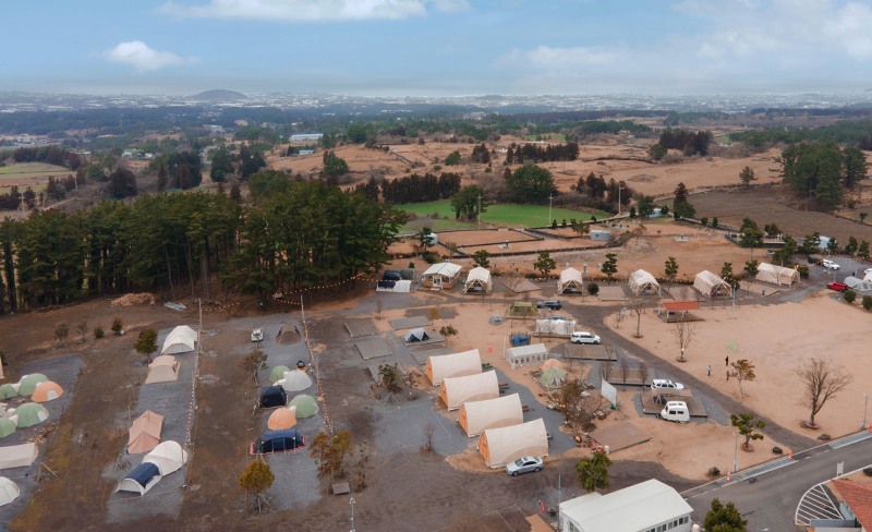 SK렌터카 전기차 차박으로 이용 가능한 제주 녹고뫼 캠핑장 모습.(사진=SK렌터카)
