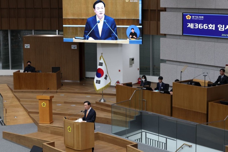 경기교육 업무보고를 진행하는 임태희 교육감