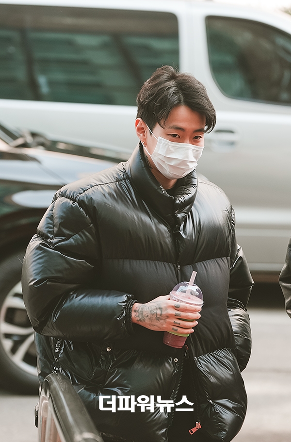 박재범, 더시즌즈 출근길