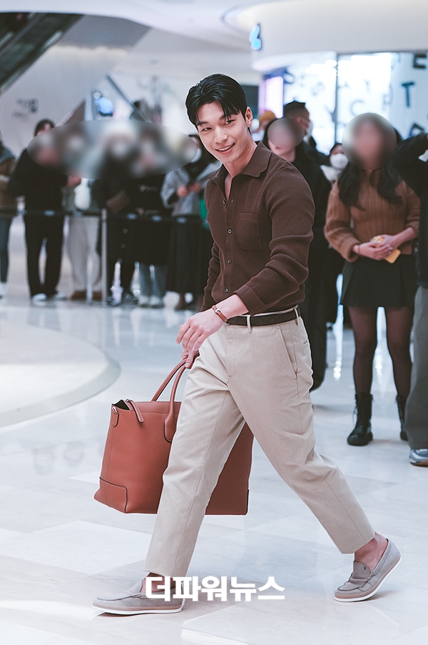 위하준, 포토 행사
