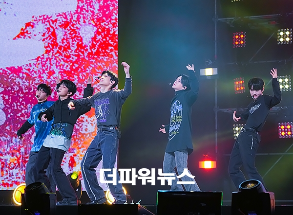 TNX, 미니앨범 'Love Never Dies' 쇼케이스