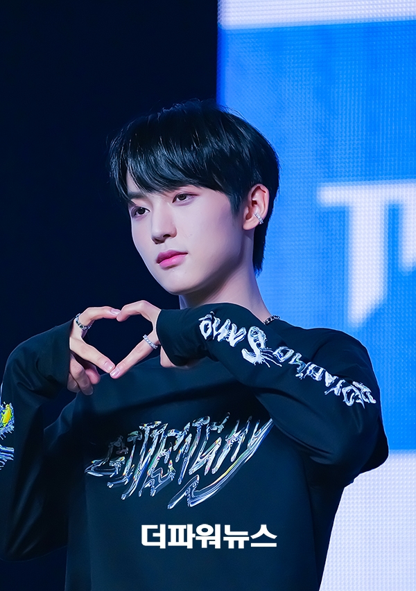 TNX 은휘, 미니앨범 'Love Never Dies' 쇼케이스